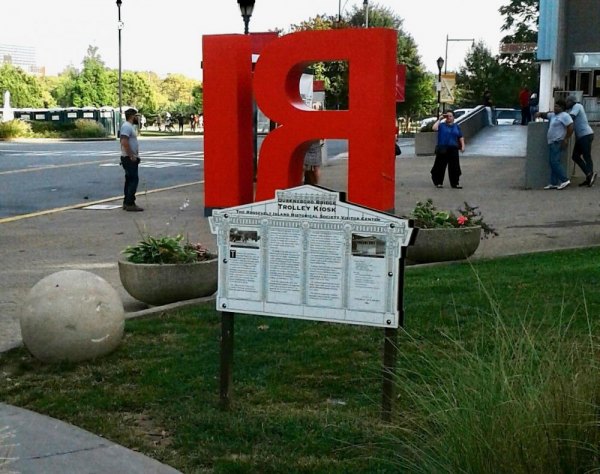 RI/IЯ Roosevelt Island Icon Dies But Does Not Go Away View from the Visitor Kiosk, most likely placement